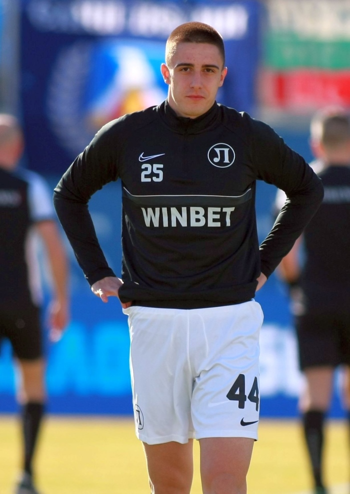 ОФК Локомотив (Мездра) привлече офанзивен халф със сериозен опит в професионалния футбол 