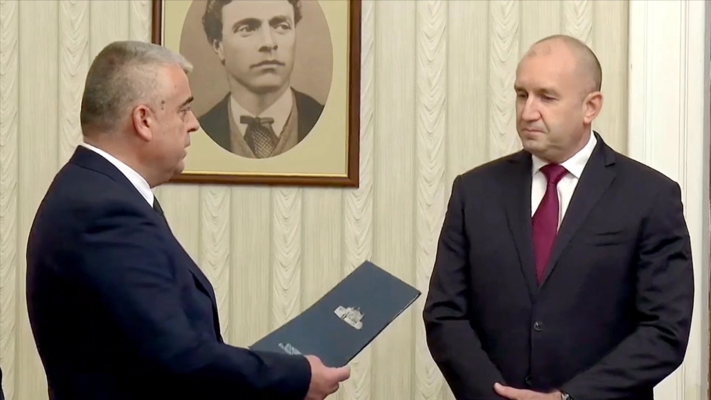 И третият мандат - върнат: Президентът: \