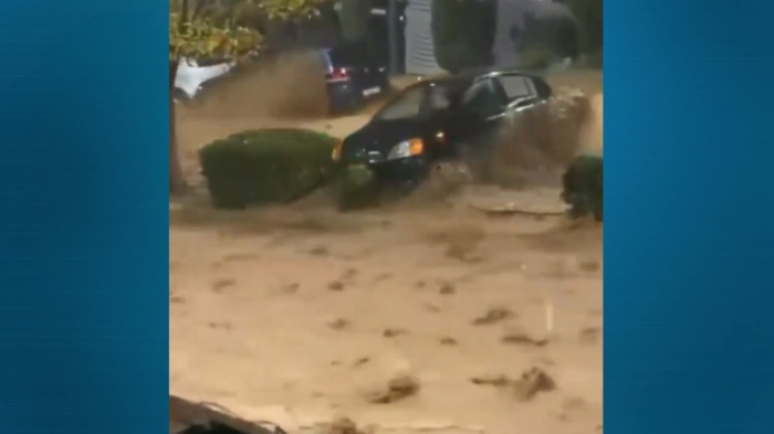 Сериозни наводнения в Гърция: Двама души са загинали в района на Атина 