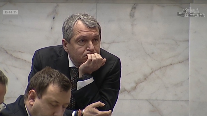 Напрежение в парламента заради ИК: Поправките влязоха извънредно в дневния ред на депутатите 