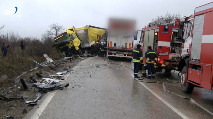 Верижна катастрофа край Видин: Един човек е загинал - други няколко са ранени 