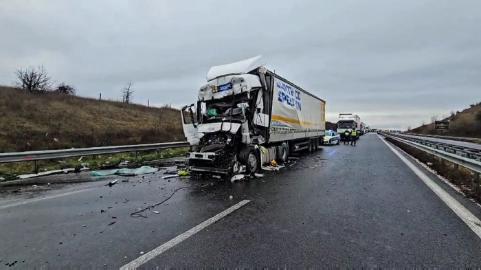 Тежка катастрофа със загинал: Камион се вряза в чакащи тирове на \"Капитан Андреево\"