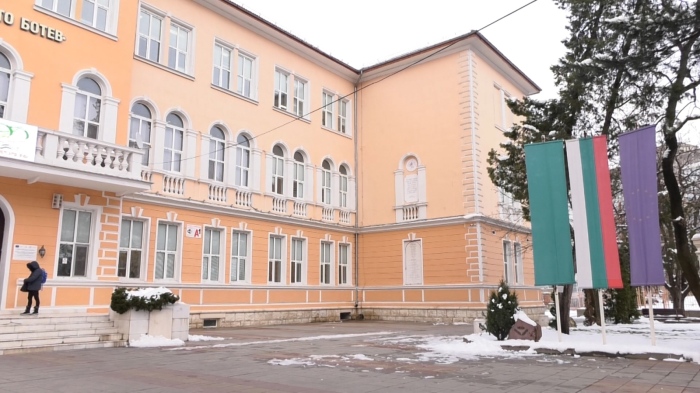 В стачна готовност: Учители против закриване на професионална паралелка в СУ \"Хр.Ботев\"