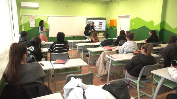 RM TV при бъдещите специалисти в рекламата: Мира Георгиева и Цветан Тодоров с лекция в ПГ \"Д. Хаджитошин\" във Враца