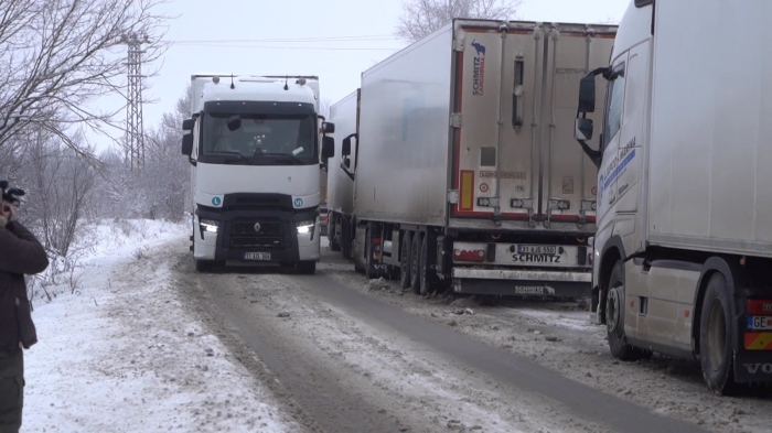 АПИ: \"Карайте внимателно!\" - над 1200 машини почистват пътищата в страната 