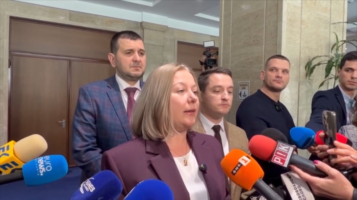 Заради ограничените секции извън ЕС: АПС и ДБ призоваха Йотова да наложи вето на промените в ИК