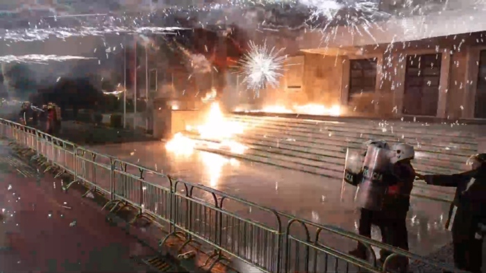 Сблъсъци в Тирана: Десетки ранени по време на протест срещу управлението 