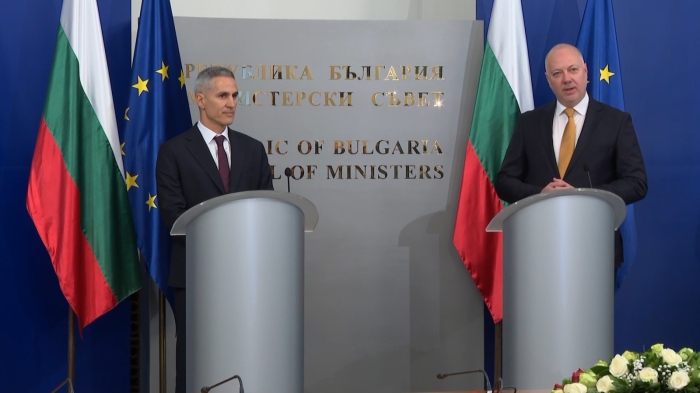 Новият кабинет се закле Гюров: \"Служебното правителство не е политически проект\"