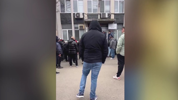 Напрежение във Видин: Яйца и закани за саморазправа пред енергото 