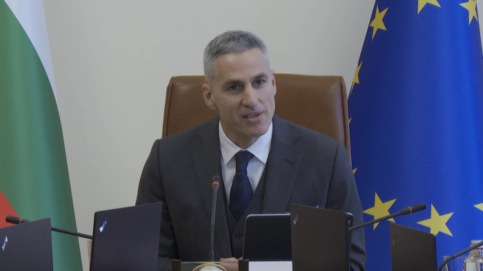 Премиерът Гюров за цената на горивата: \"Имаме достатъчно запаси в държавния резерв\"