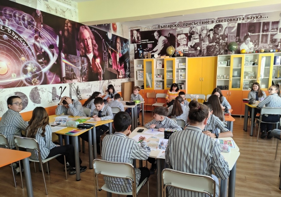 Интердисциплинарен урок за устойчиво бъдеще в ППМГ - Враца