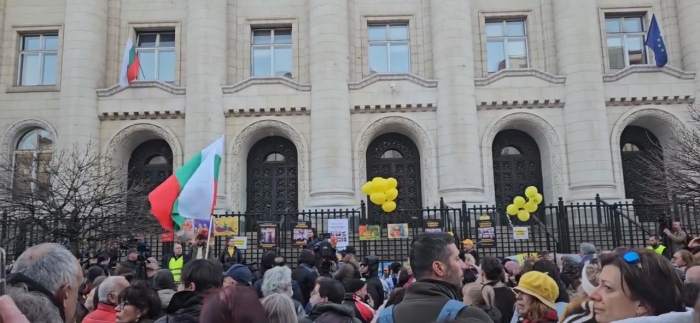 Заради неяснота за случая \"Петрохан\": Роднини на шестимата загинали излизат на протест