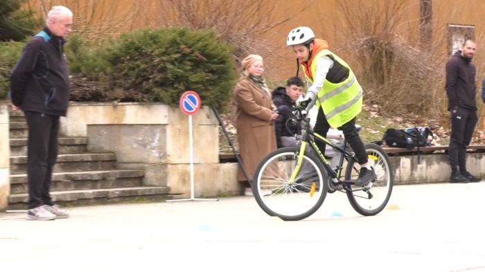 Правила за безопасност на движението: Ученици с атрактивна демонстрация в общинско състезание