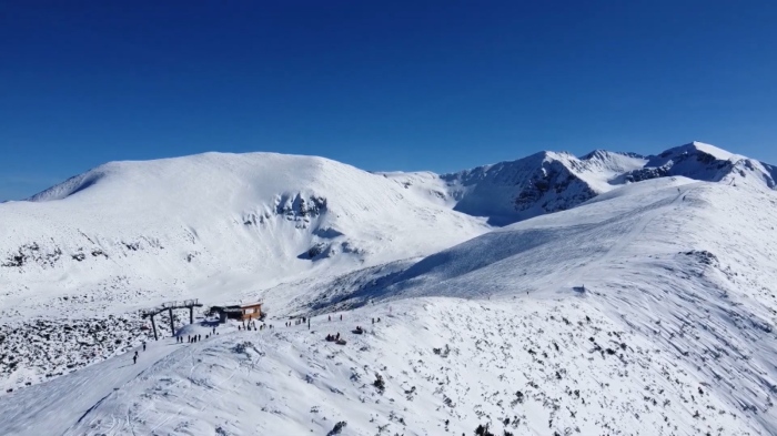 Откриха младежи закъсали в планината: След среднощна акция в курорта Боровец