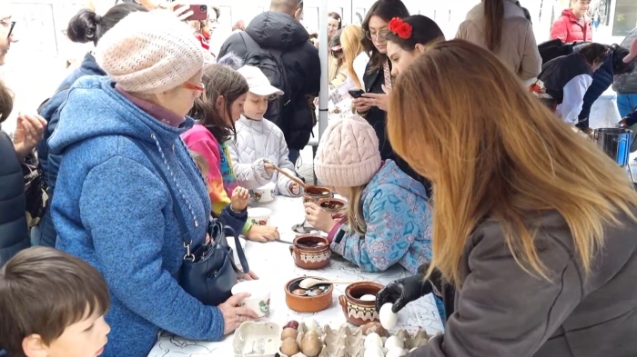 Велики четвъртък е!: \"Багрилница за яйца\" в Бургас