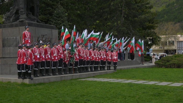 България чества 150 години от Априлското въстание: Враца с празнично шествие