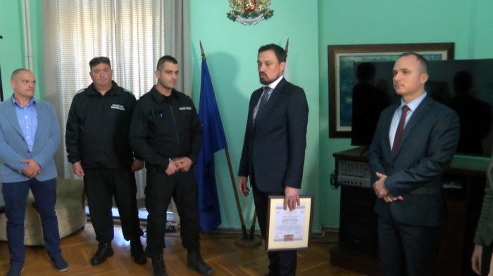 Достойна постъпка: Наградиха граничния полицай спасил хората от украинския автобус 