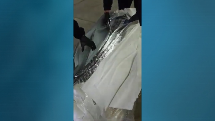 Задържаха 180 хил кутии с цигари скрити в матраци за легла