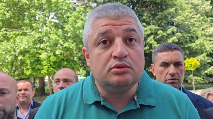 Напрежение в Кърджали: Протест заради разпита на кмета Ерол Мюмюн 