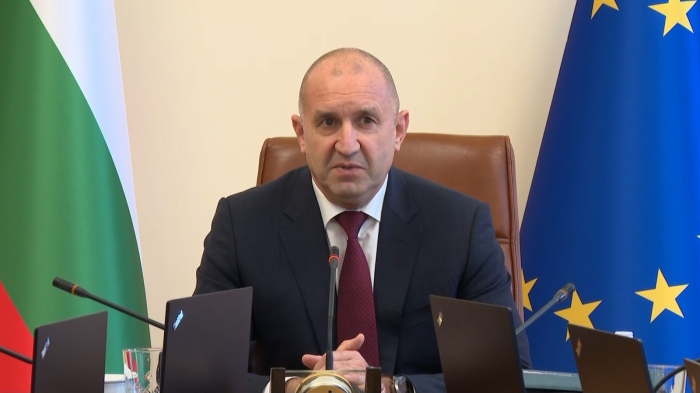 Премиерът Радев: \"Хазната е източена, но няма да се орязват майчинство и пенсии\"