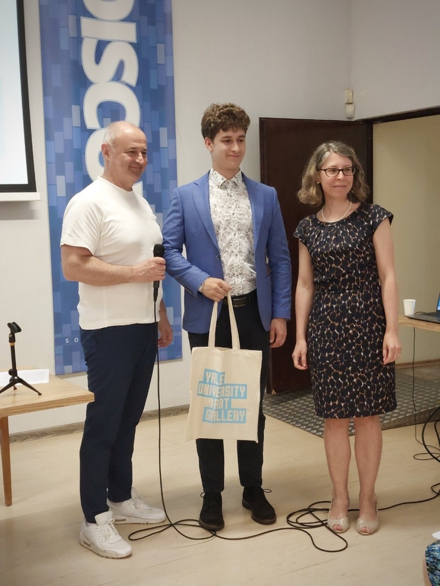Ученик от ППМГ – Враца с престижното международно отличие Yale Book Award 2026