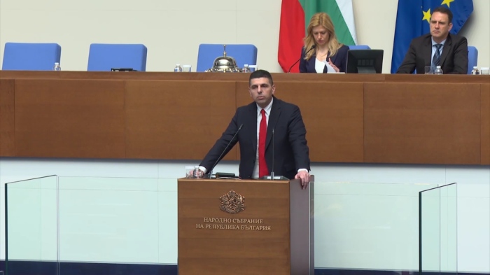 Скандал заради шефовете на НЗОК: Мирчев обвини Мавров и Меджидиев в натиск върху „Медицински надзор“