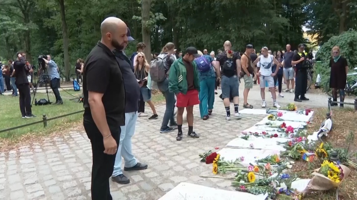 Фатална развръзка: Мъжът, врязал се в гей парада в Берлин е застрелян