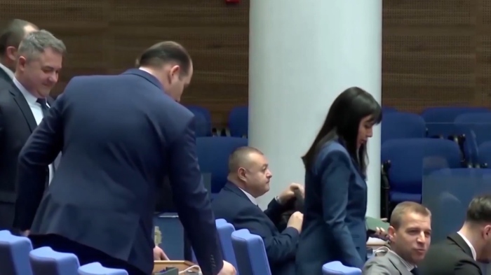 Парламентът е във ваканция: Партиите обаче продължават с нападките около бюджета 