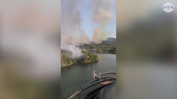 Пожар край Пазарджик: Изгорели са 3 000 дка в района на АМ \"Тракия\" 
