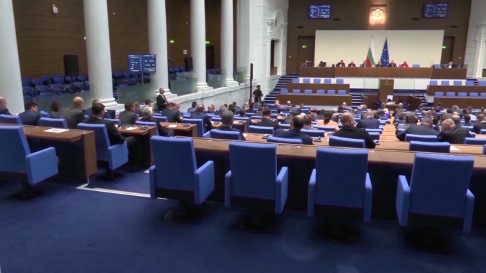 С декларации и критики: Започна първото редовно заседание на парламента 