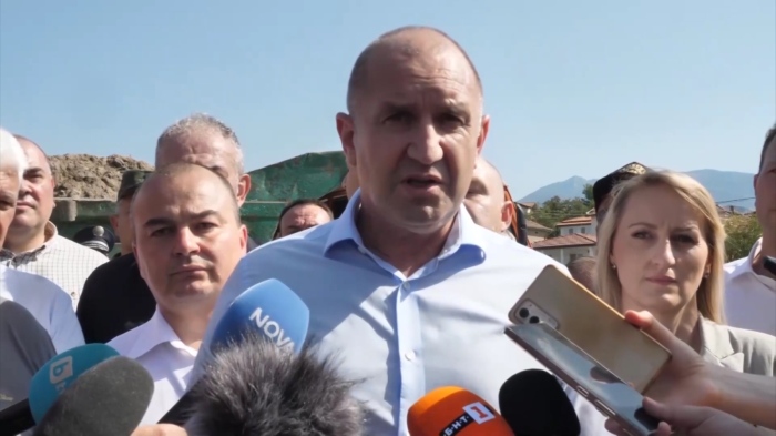 Премиерът Румен Радев посети Струмяни: \"От септември започва изплащането на помощите след наводненията\"