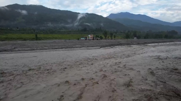 МВнР с предупреждение към българите: Има опасност от нови наводнения между Тибет и Непал