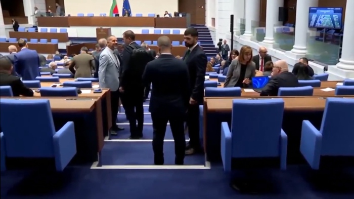 Край на \"делата шамари\": Депутатите защитиха законово журналистите 