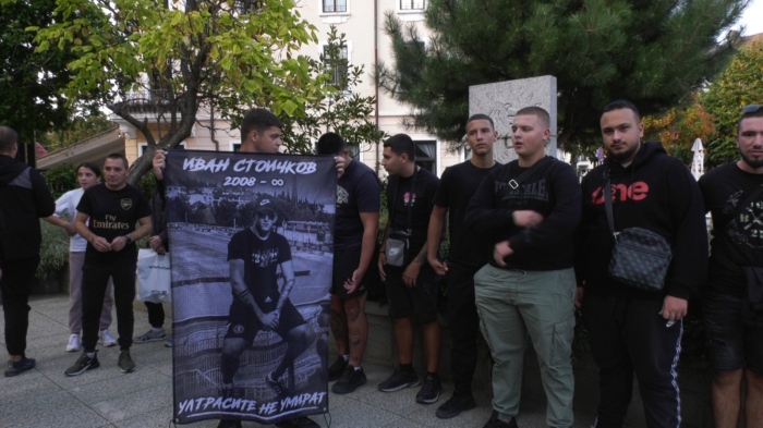 Мирен протест във Враца: \"Иван и Йоана са в нашите сърца\"