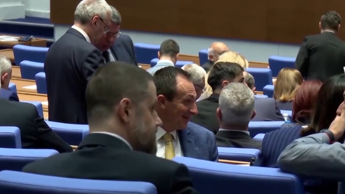 Заради помилването на Огнян Атанасов: И извънредното заседание на НС се провали 