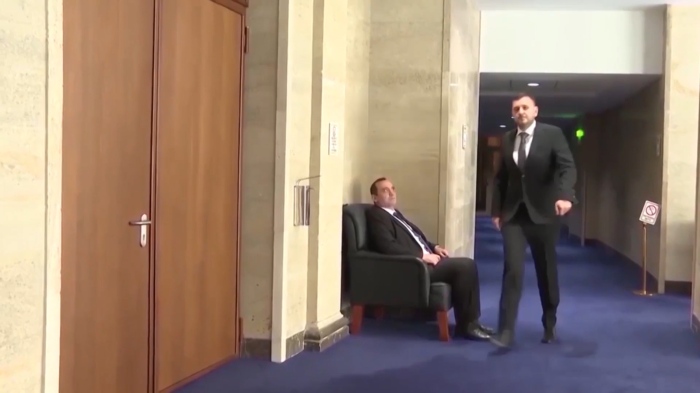 Депутатите се събират извънредно утре: Привикват премиера, шефа на МВР и ДАНС 