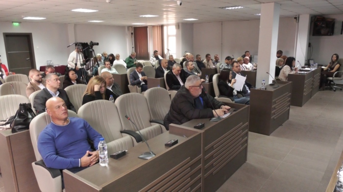 Работещите пенсионери в община Враца: Има ли реализация за младите в администрацията?